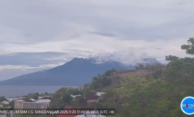 Aktivitas Gunung Sangeangapi Masih di Level Waspada