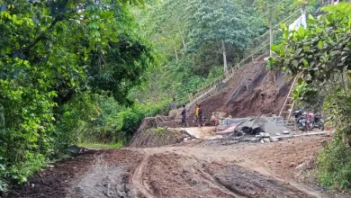 Longsor Tutup Jalan Usaha Tani Sembalun