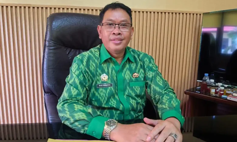 Sekda Kabupaten Sumbawa Budi Prasetiyo Pemkab ASN Pakai Tenun Khas