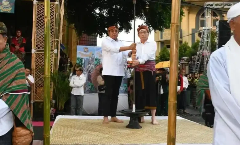 Bupati Haerul Warisin Hadiri Festival Dongdala V Pringgasela Selatan