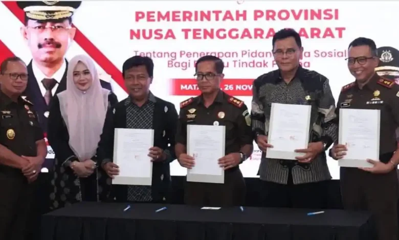 Bupati Jarot Teken MoU Pidana Kerja Sosial