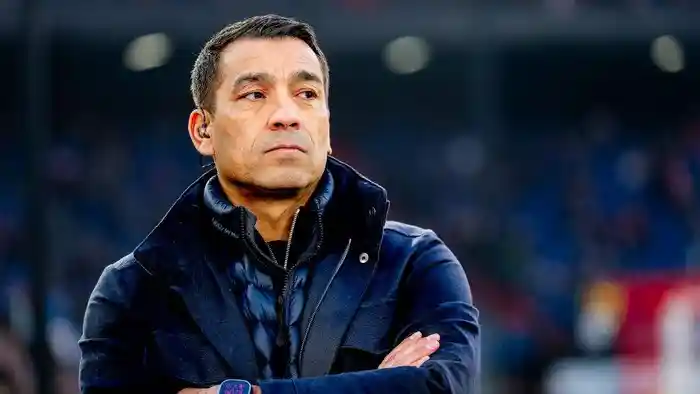 Nama Van Bronckhorst Mencuat sebagai Kandidat Pelatih Baru Timnas Indonesia