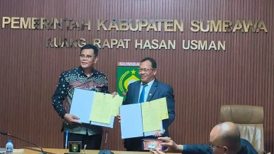 Bupati Jarot Teken MoU dengan UT Mataram