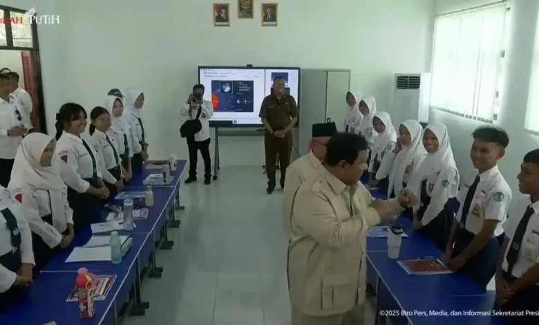 Momen Lucu Prabowo Tantang Duel Tinju Siswa SMPN 4 Bekasi