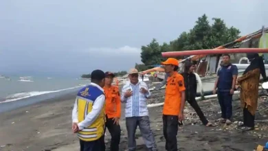 BPBD Kota Mataram Pasang Tanggul Darurat Cegah Banjir Rob Susulan