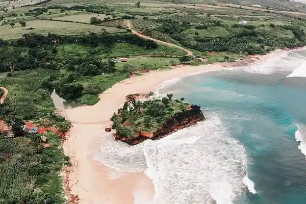 Destinasi Wisata Pantai di Desa Labangka Sumbawa