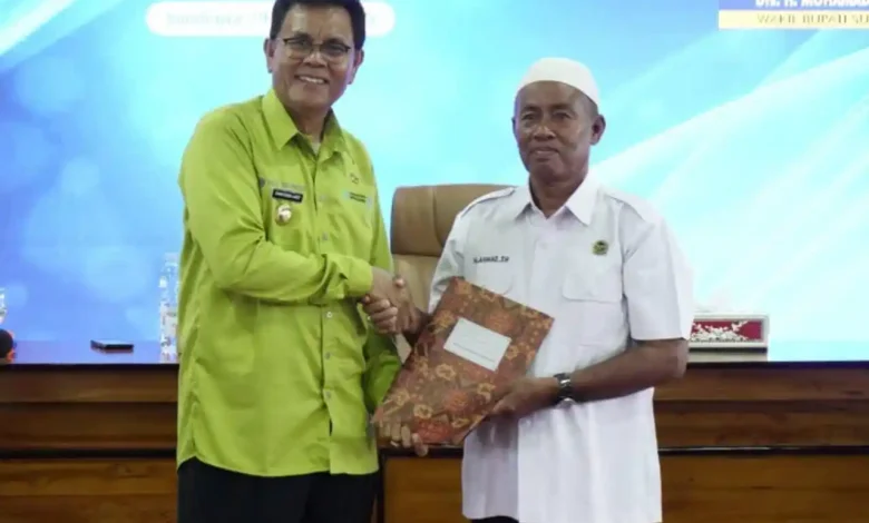 Pemkab Sumbawa Serahkan 48 Bidang Tanah, 198 Bangunan, dan 403 Jalan Lingkungan ke Desa