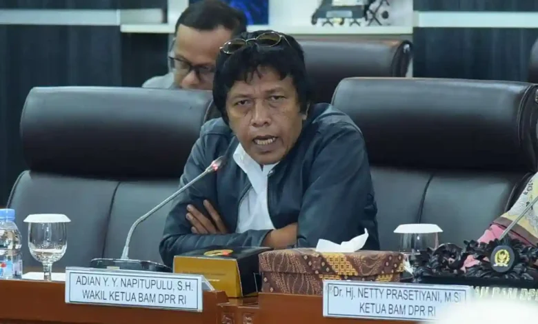 Adian Napitupulu Tantang Purbaya Diskusi Bahas Polemik Thrifting