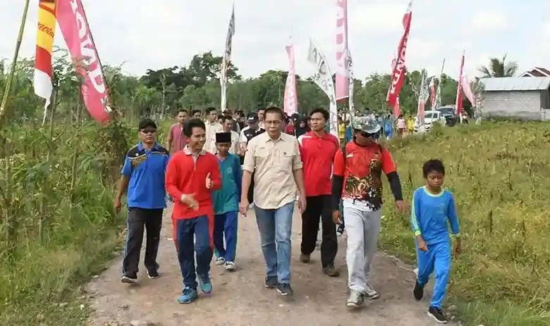 Wabup Edwin Kunjungan Kerja ke Desa Sakra Selatan