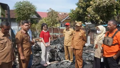 Wabup Sumbawa Salurkan Bantuan untuk Korban Kebakaran dan Puting Beliung