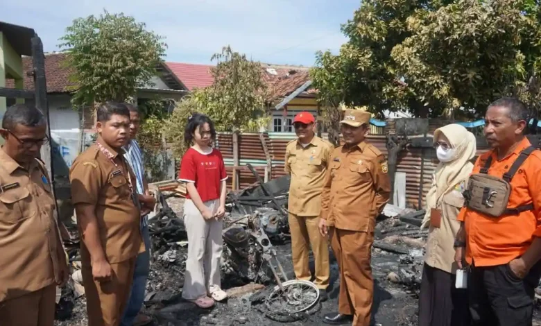Wabup Sumbawa Salurkan Bantuan untuk Korban Kebakaran dan Puting Beliung