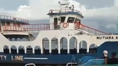 Kapal mati mesin di perairan Poto Tano - Kayangan