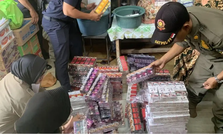 Satpol PP Sumbawa dan Bea Cukai Sita 2.670 Bungkus Rokok Ilegal