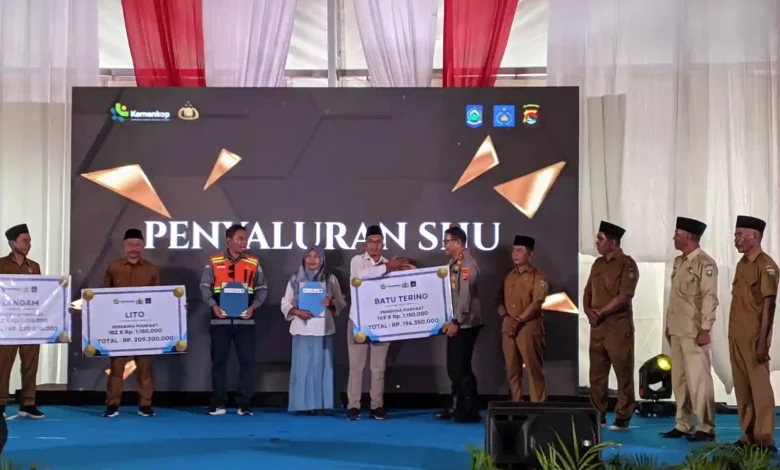 Kapolda NTB Salurkan SHU Koperasi Tambang untuk 29 Desa