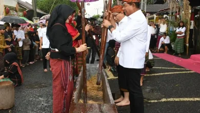 Bupati Iron Hadiri Pesona Budaya Desa Pengadangan dan Janjikan Perbaikan Jalan