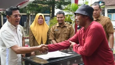 Dorong UMKM Naik Kelas, Bupati Lotim Minta Penerima Bantuan Fokus Kembangkan Usaha