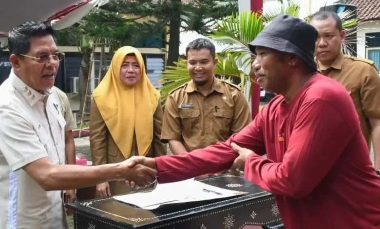 Dorong UMKM Naik Kelas, Bupati Lotim Minta Penerima Bantuan Fokus Kembangkan Usaha