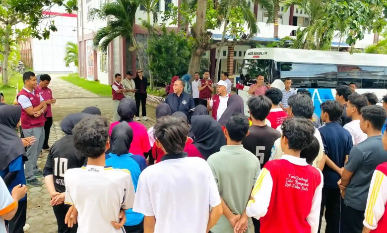 STKIP Taman Siswa Bima Terima Bantuan Bus Sekolah dari Kemenhub RI