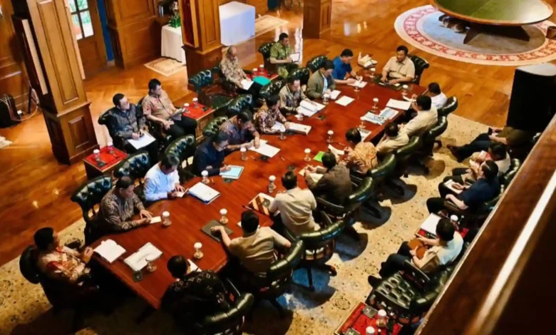 Prabowo Rapat Bahas Bencana Sumatra dan Libur Akhir Tahun