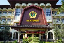 Universitas Mataram (Unram) sebagai kampus terbaik di NTB versi EduRank 2025.