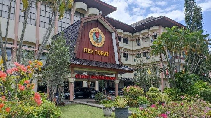 Universitas Mataram (Unram) sebagai kampus terbaik di NTB versi EduRank 2025.