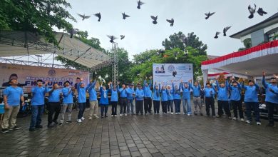 Kegiatan pelepasan burung dalam acara Dies Natalis ke-44 FKIP Unram, Sabtu, 29 November 2025.