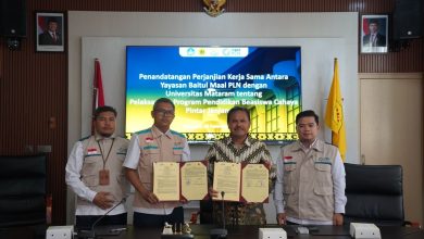 Universitas Mataram menandatangani MoU dengan YBM PLN dalam pelaksanaan program beasiswa Cahaya Pintar.