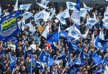 Bobotoh sebutan pendukung Persib saat euforia mendukung Persib Bandung di Stadion Gelora Bandung Lautan Api (GBLA).