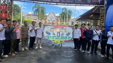 Aliansi 518 Honorer Pemprov NTB Kirim Karangan Bunga untuk Iqbal-Dinda