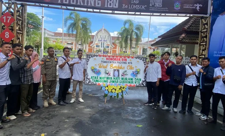 Aliansi 518 Honorer Pemprov NTB Kirim Karangan Bunga untuk Iqbal-Dinda