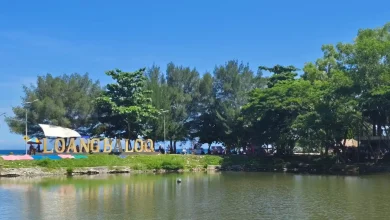 Sampah Kiriman di Pantai Loang Baloq Kota Mataram