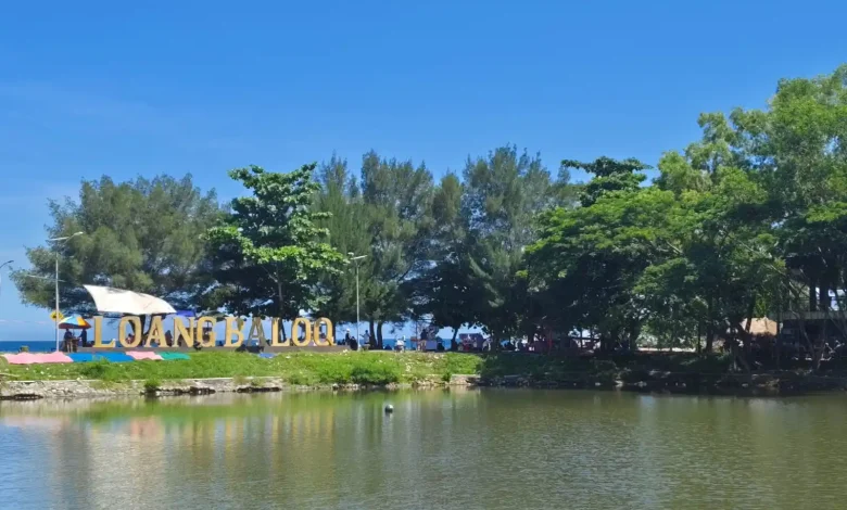 Sampah Kiriman di Pantai Loang Baloq Kota Mataram