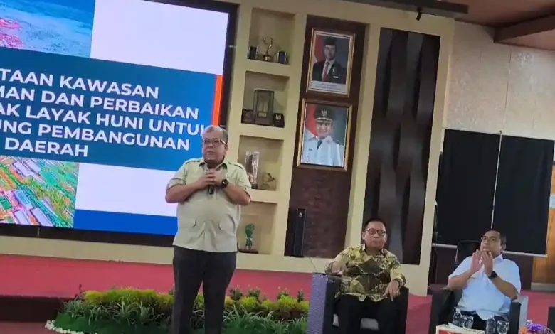 Wamen Fahri Puji Kepemimpinan Bupati Jarot
