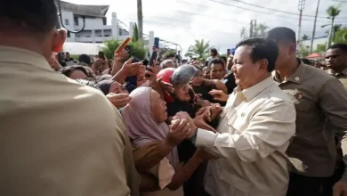 Prabowo Janji Sikat Maling Uang Rakyat di Hadapan Pengungsi Bencana Sumatra