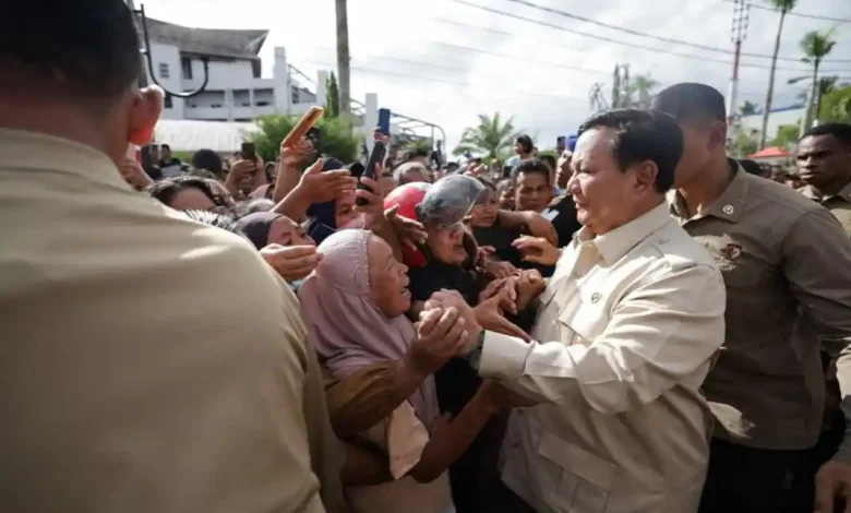 Prabowo Janji Sikat Maling Uang Rakyat di Hadapan Pengungsi Bencana Sumatra