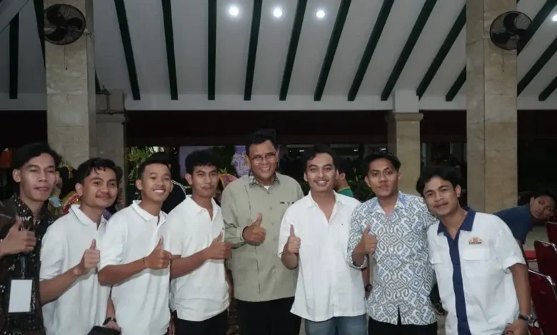 Bupati Jarot Sambangi Mahasiswa Sumbawa di Malang