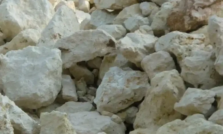 Ilustrasi batu gamping di Kabupaten Sumbawa