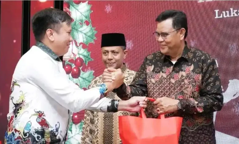 Bupati Jarot Hadiri Natal FKGK Sumbawa