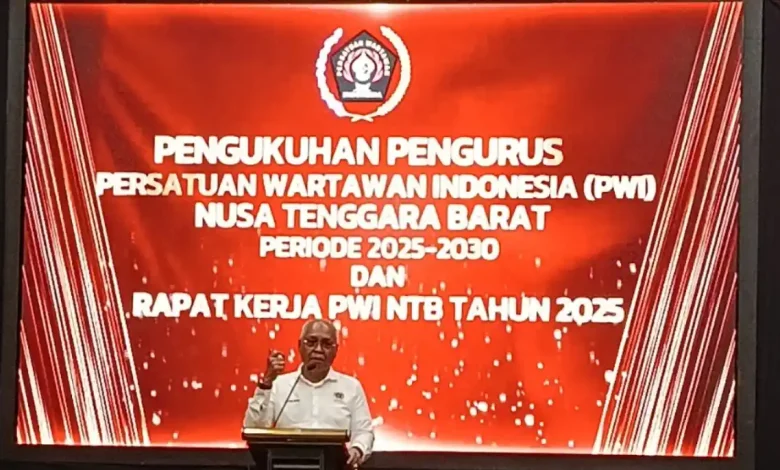 Ketua Umum PWI Pusat Ahmad Munir