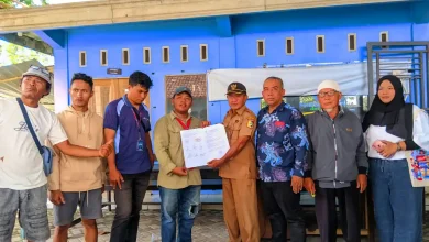 Warga Aik Dewa Geruduk Kantor Desa