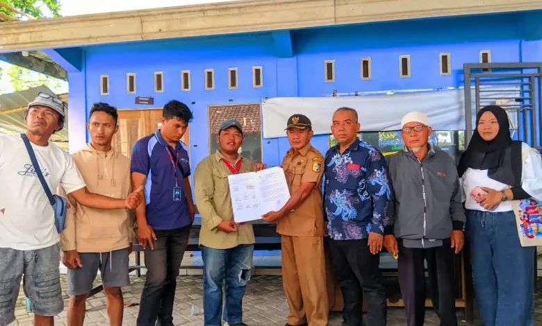 Warga Aik Dewa Geruduk Kantor Desa