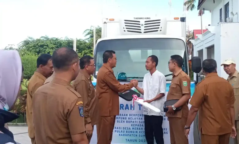 Pemkab Sumbawa Terima Truk Pendingin KKP