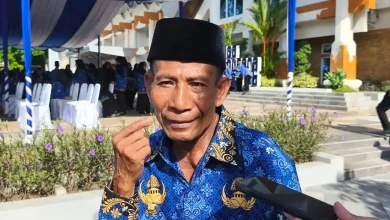 Petugas Kebersihan SMKN 1 Woha Dilantik Jadi PPPK Paruh Waktu Bakal Pensiun Minggu Depan