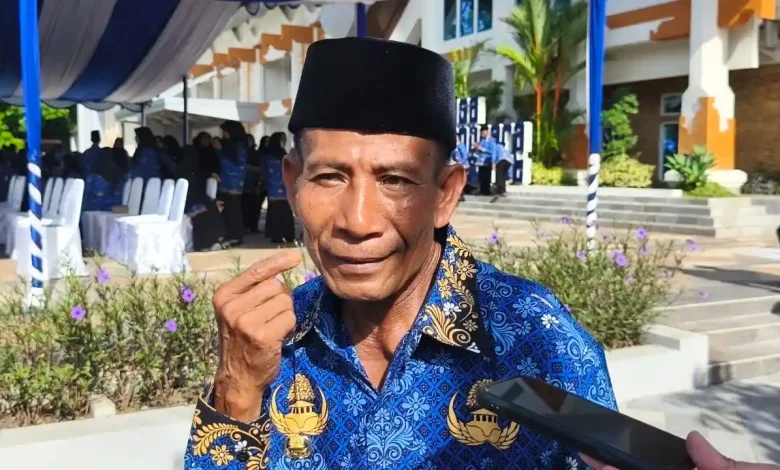 Petugas Kebersihan SMKN 1 Woha Dilantik Jadi PPPK Paruh Waktu Bakal Pensiun Minggu Depan