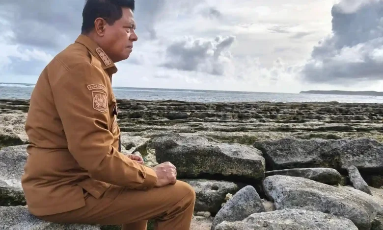 Bupati Lombok Timur Haerul Warisin Abrasi Pantai