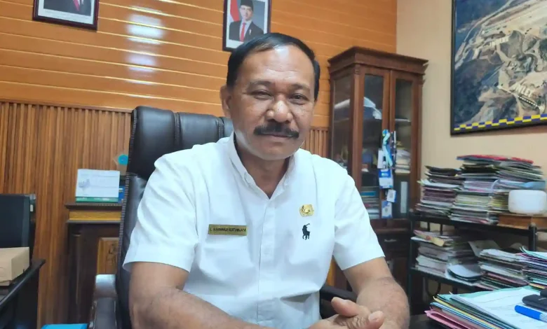 Asisten Perekonomian dan Pembangunan Setda Kabupaten Sumbawa Lalu Suharmaji Kertawijaya Peredaran Rokok Ilegal