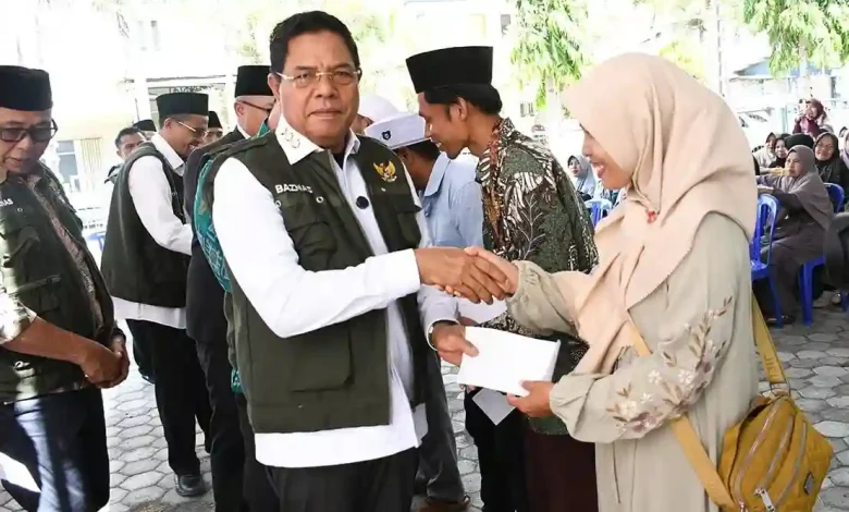Bupati Lombok Timur Beri Insetif kepada 800 Guru di Wanasaba