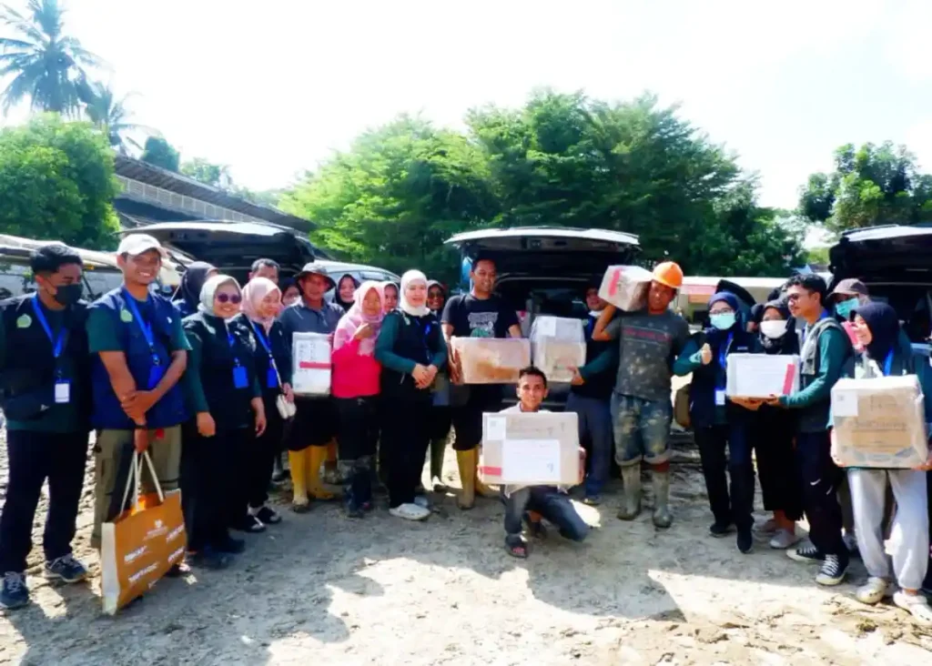 Tim Medis Ummat Salurkan Bantuan ke RS Pertamina Rantau Aceh Tamiang