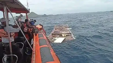 Tim SAR Temukan Serpihan Kapal Pinisi Pelatih Valencia yang Tenggelam