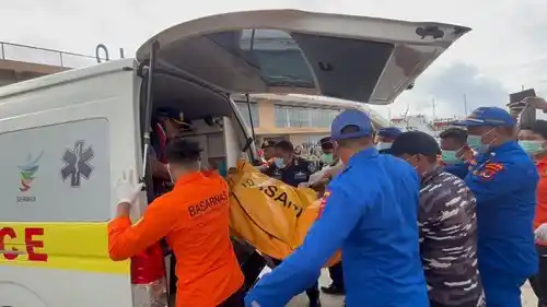 Tangis Histeris Istri Pelatih Valencia saat Anak Perempuannya Ditemukan